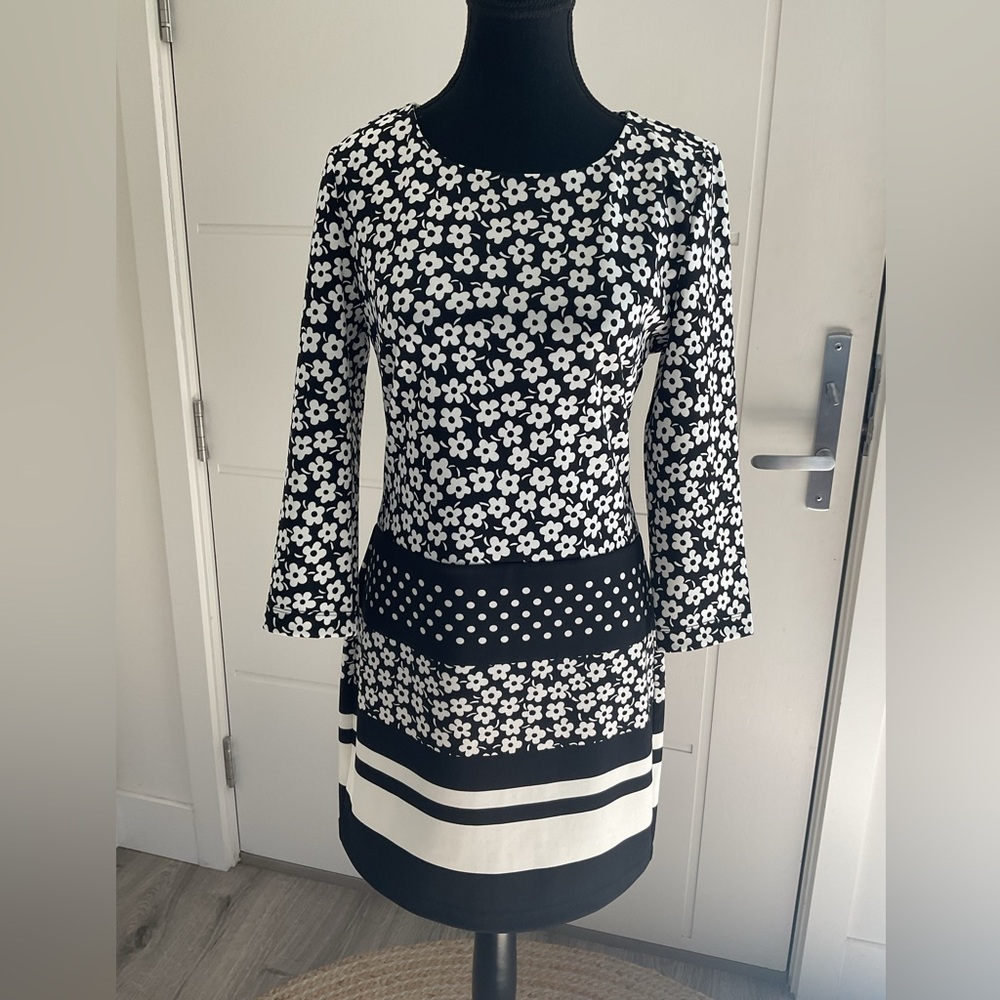 Fitted Black and White Sheath Dress with 3/4 Sleeves and Crew Neck